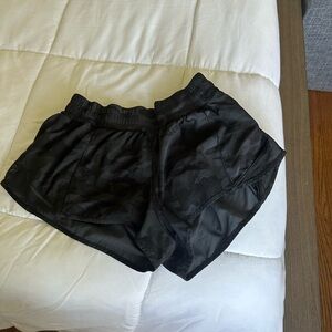 Lululemon Hotty Hot 2.5” Low-rise Camo Shorts